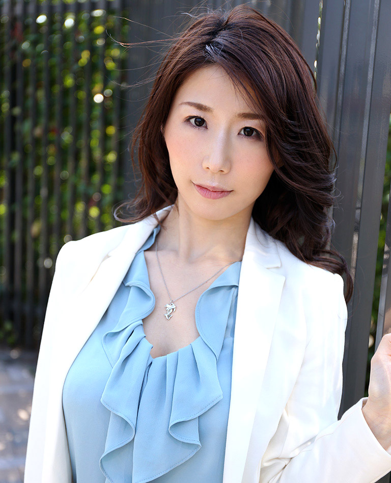 篠田步美第5張寫真