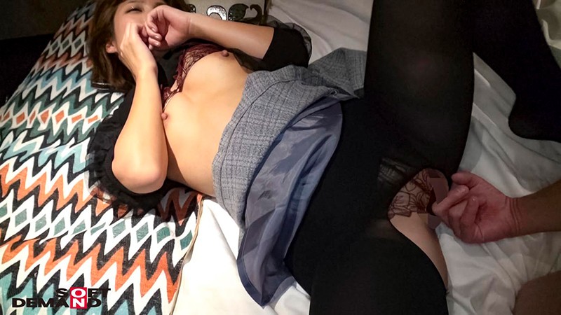 STKO-003 SOD酒場記錄：送喝醉了的阿部乃美久回家后 會發生什麽事?的劇照9