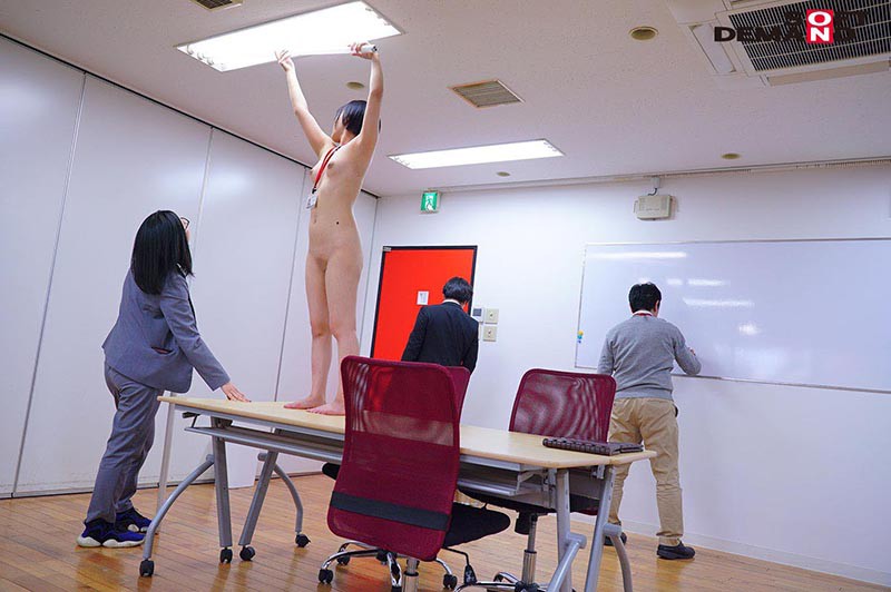 SDJS-059 全裸上班1週克服羞恥心！比前兩次更加成長的淺井心晴公開羞恥性愛 的劇照14