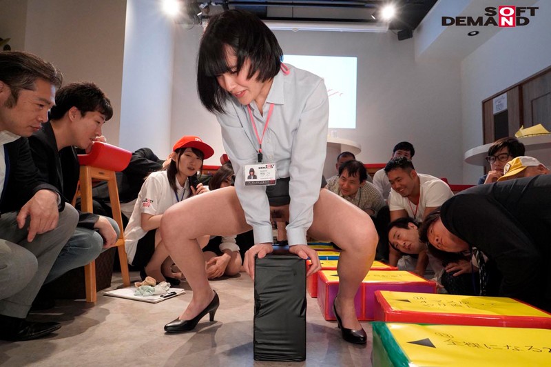 sdjs-033 SOD女員工SP版SOD酒吧團呈現！ ！人生充滿坎坷！遊戲裡有這麼多性感的方塊，讓我忍不住感到尷尬！一場盛大的感恩節聚會，我們邀請了每天支持我們的用戶！的劇照18