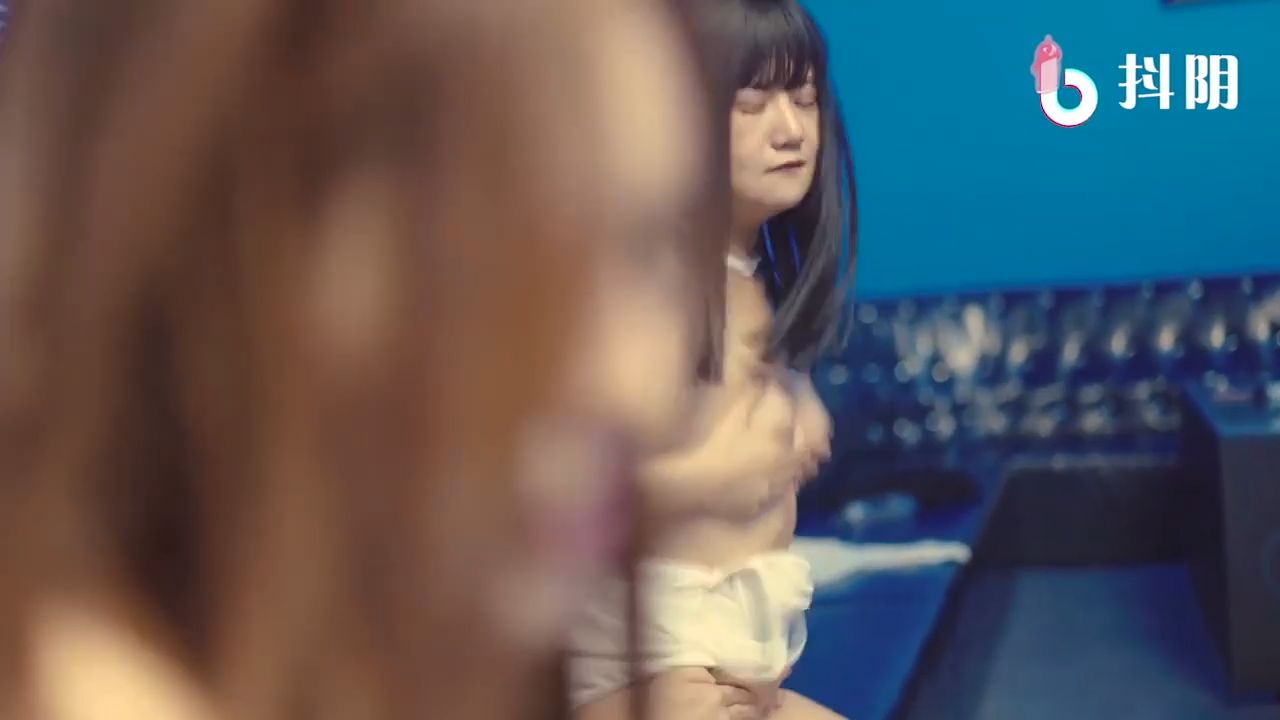 DYTM-001 抖音旅行射擊 之 澳門皇家國院KTV的劇照1