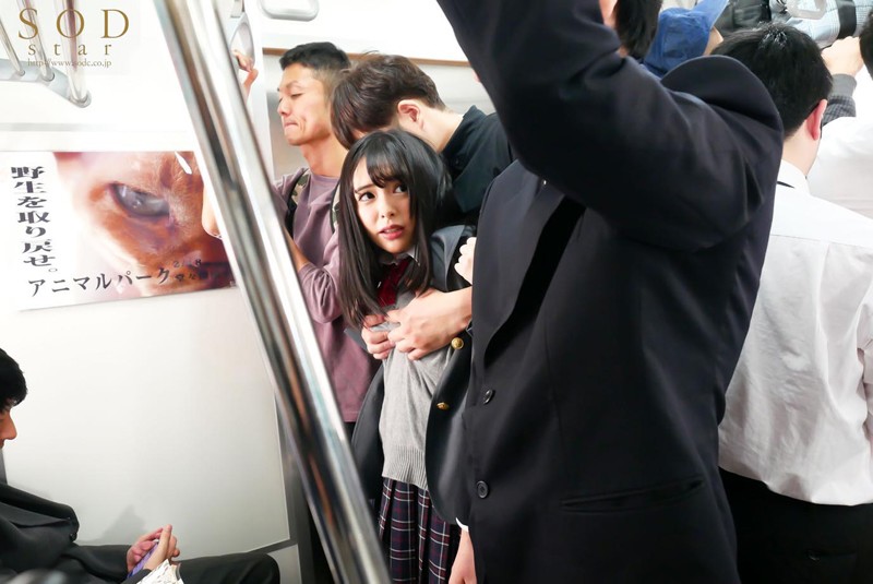 STARS-022 客滿電車上征服美少女學生妹癡漢 ~ 小倉由菜 的劇照18