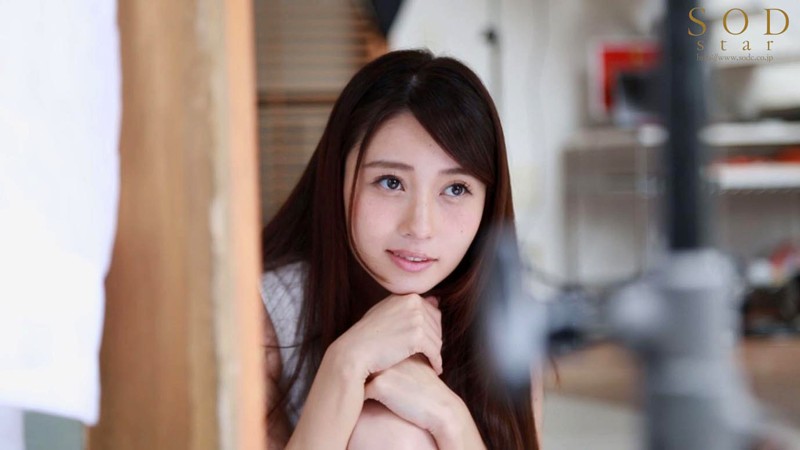 STARS-024 雾岛里绪菜 AV Debut 2nd 性・欲・開・放 4本番 的劇照9