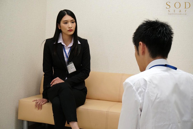 STARS-029 與路人皆回頭褲裝OL的禁忌社內幹砲  ~  本莊鈴 的劇照6