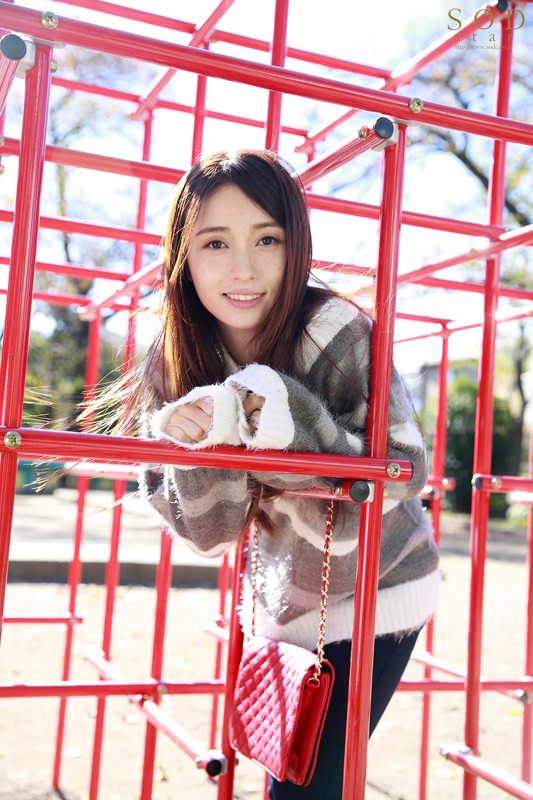STARS-036 主動跨坐上來扭腰玩騎乘位 混血美少女性慾暴走 ~ 雾岛里绪菜的劇照1