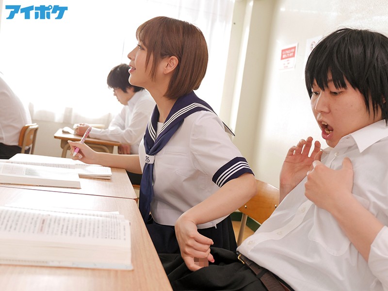 IPX-192 小惡魔制服美少女嘴角帶笑偷來幹的劇照6
