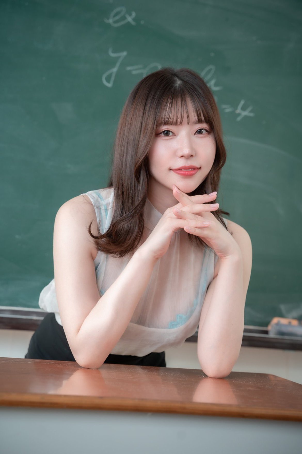 綾瀬舞菜第23張寫真