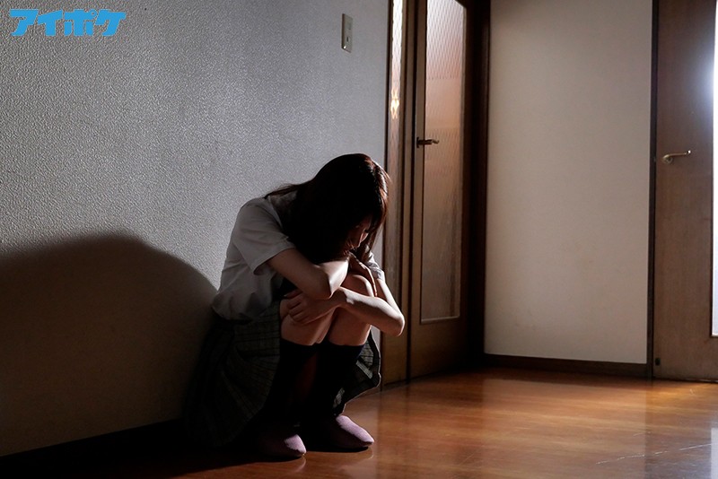 IPX-689 為了母親能幸福女高中生楓可憐被禽獸繼父侵犯不敢反抗的劇照11