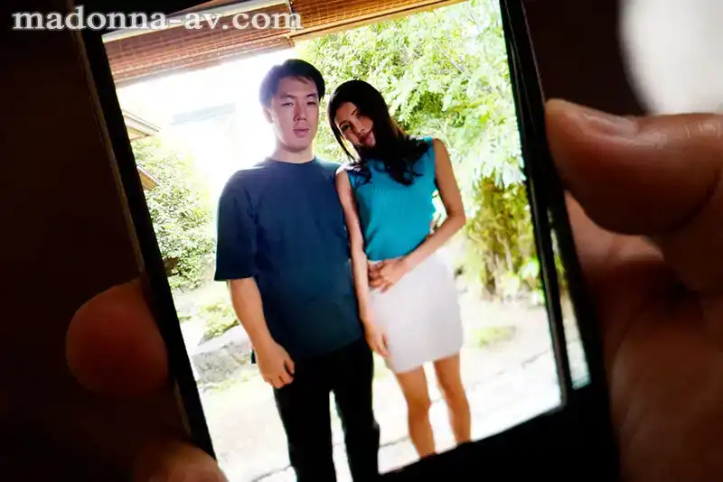 JUQ-429 「我想讓你的妻子冒充我的情人…」我最好的朋友求我借出我心愛的妻子的劇照10