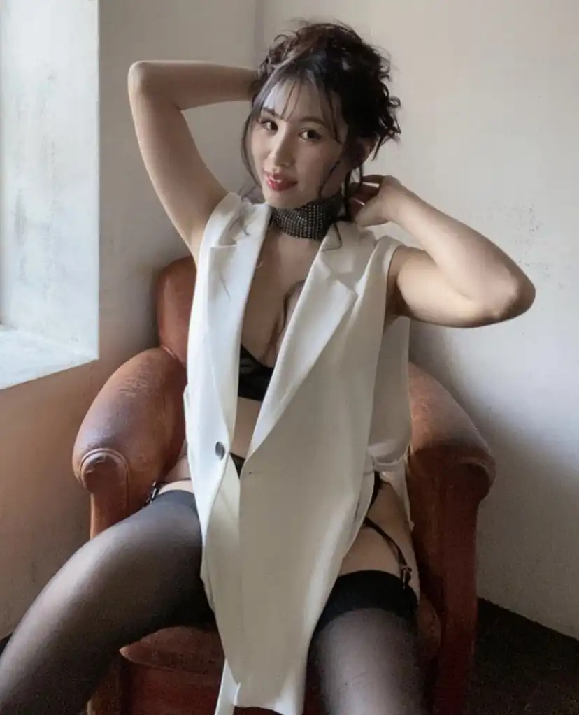 柊木里音第28張寫真