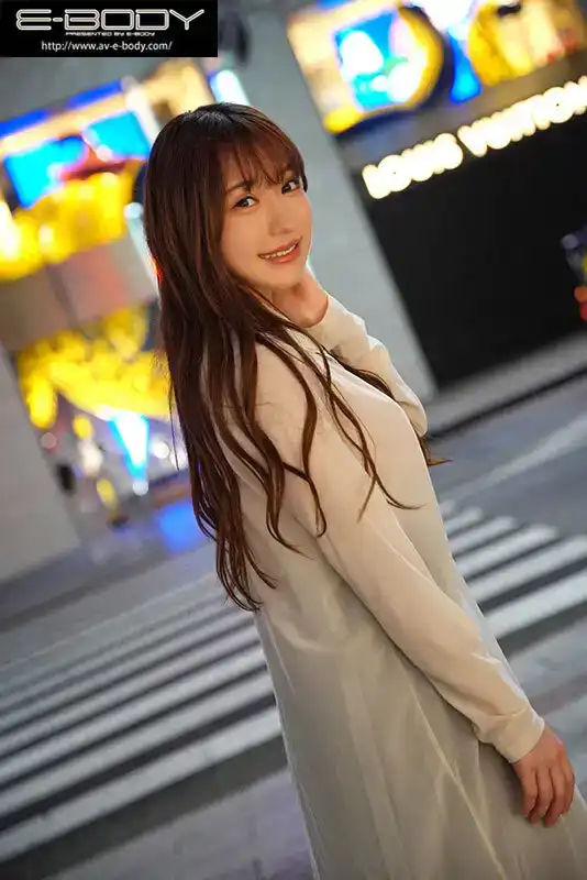 EBWH-034 職業：與在六本木工作的巨乳人氣酒吧女郎不倫中出性交的劇照10