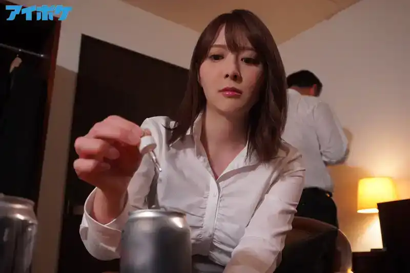 IPX-855 逆嗑藥做愛癡女子社員 出差處住同房昇天的2人… 岬奈奈美 的劇照11