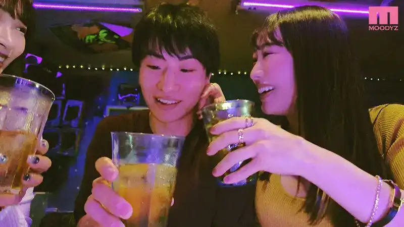 MIAB-016 呃!我在酒吧被兩個騷貨給反向強姦了？的劇照11