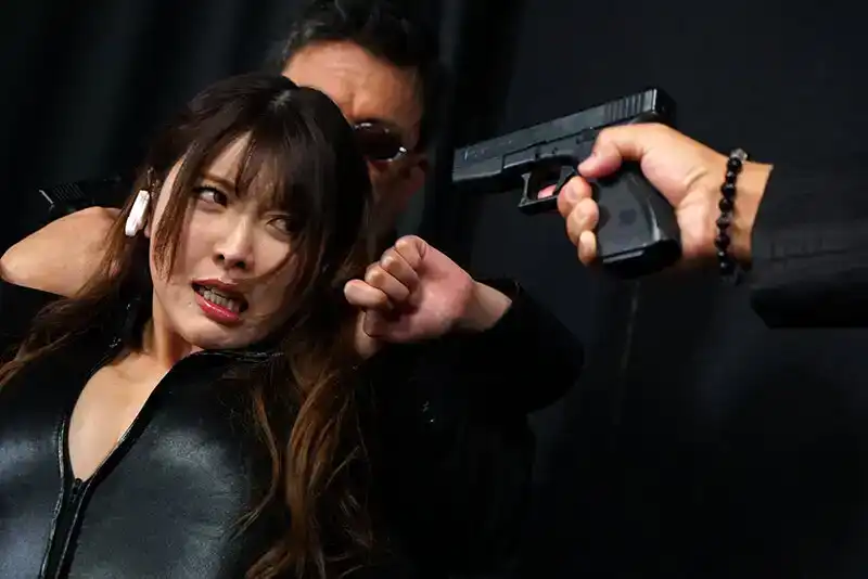BEFG-010 被拷打的女人 ~ 煉獄蜜肉第3集: 悲慘捕獲! 精英搜查官新村朱里陷入惡魔媚藥的瘋狂的劇照17