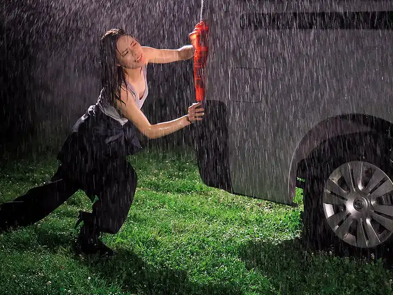 DVAJ-633 突如其來的大雨，和女上司一起回家...在車內一邊取暖一邊做愛的劇照19