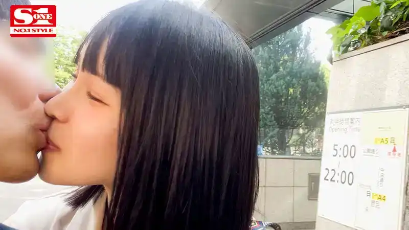 SONE-044 「好興奮不管了，我們就在這裡做」在公園、在商店、或在車上！？東京街頭操逼的劇照10