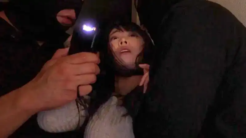 BONY-080 美麗的獨居女子成爲殘暴犯罪集團的目標，並在她的家中被射精。橫宮七海最後作的劇照20