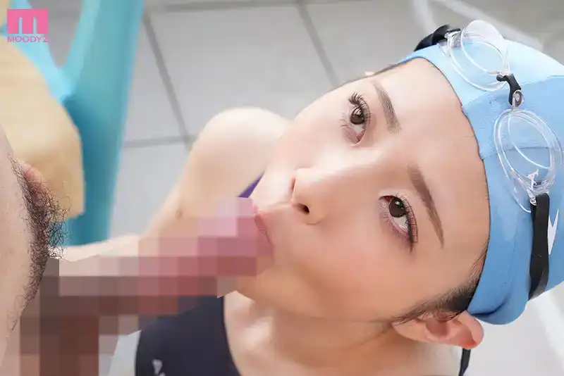 MIDV-597  NTR 一位穿着競技泳衣的大奶子人妻在泳池裏沉迷於別人的雞巴。當她的丈夫不在時，她以自我完善的名義與一位大雞巴教練進行了親密的、大汗淋漓的中出性愛。的劇照6