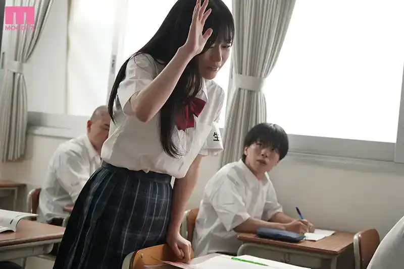 MIAB-089   學生會長被輪奸，幫我的學生會長被惡霸逼喝利尿劑……當衆失禁高潮，雙腿顫抖……的劇照10