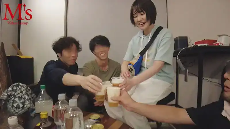 MVSD-585 和愛醬喝酒做愛！ ！ ！與在青森居酒屋打工的津輕女孩進行醉酒的原始性狂歡！用大雞巴用力抽插，女孩很快就會倒下，顏值達到極致！的劇照10