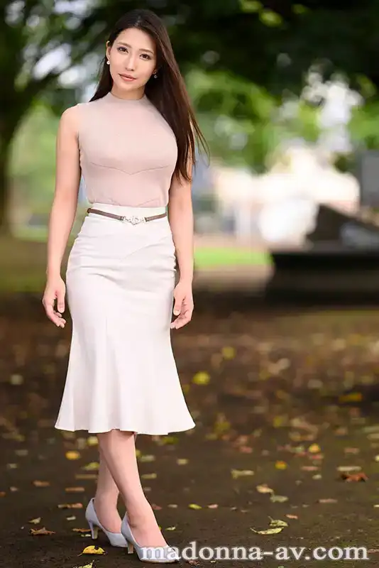 JUQ-558 新人出道！帶着素人人妻登場!! 傳說中的女上位戰士人妻柴咲蓝乃35歲 首次亮相 AV DEBUT的劇照9