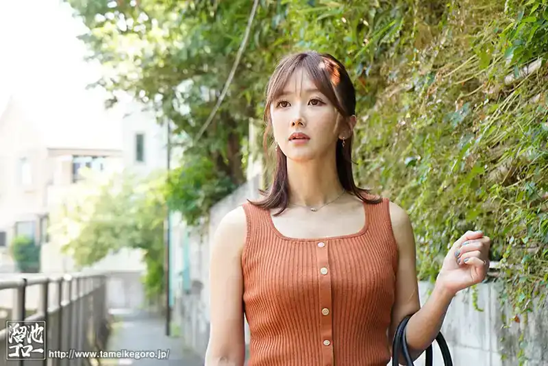 MEYD-878 因爲我孤獨…已婚人妻第一次有了外遇，絕望的日子等待着她。大槻響的劇照11