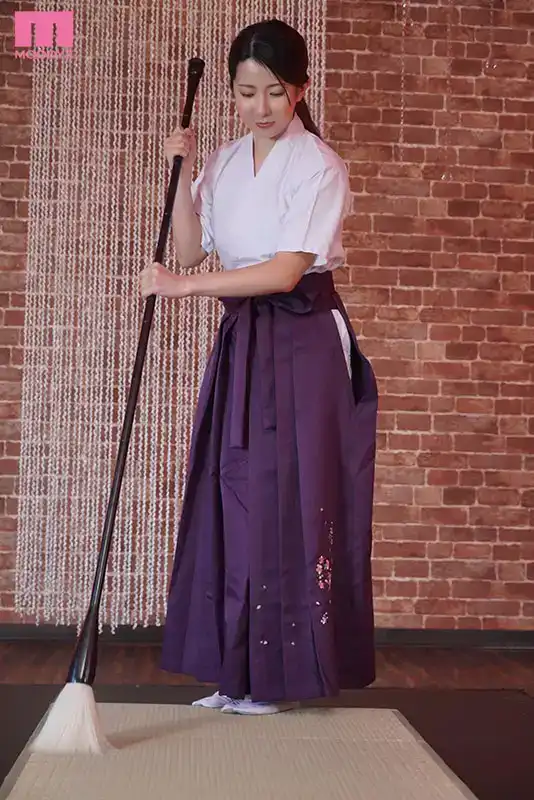 MIFD-473 我想要三人行……一個從小在嚴格家庭長大、一心鑽研書法的女孩！書法少女大雞巴覺醒AV經歷，比起墨汁更喜歡淫汁，卻永遠不能告訴父母的劇照10