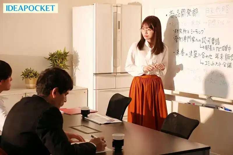 IPZZ-194 我的副業是一名放蕩的美容師，用零距離和騷話服務受虐狂顧客的劇照6