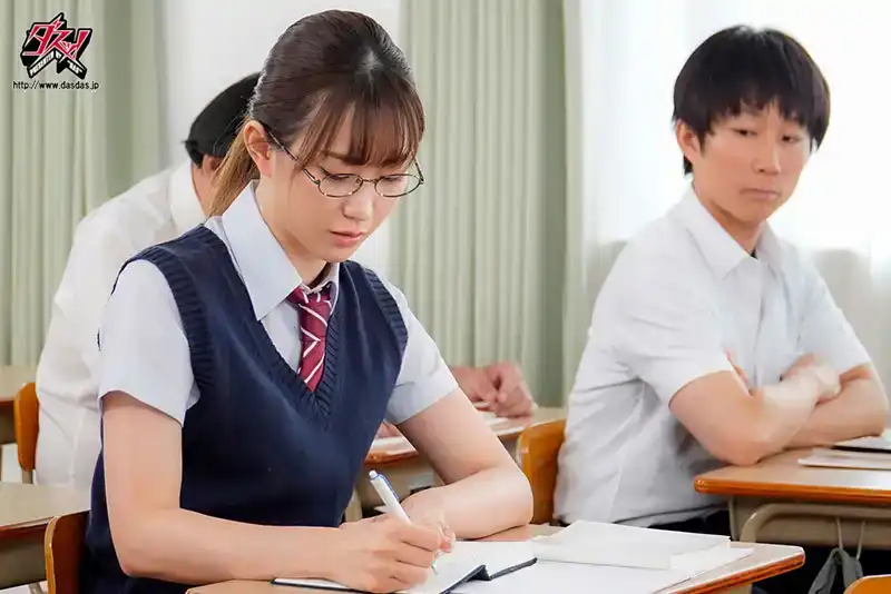 DASS-319   風度翩翩、令人敬佩的學生會長，原來是一個渾身大汗、滿臉射精的瘋狂粗俗女人美谷朱裏
。的劇照4