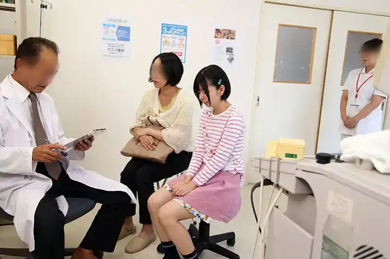 PIYO-193 「在你絕對不應該感覺到的情況下……」在未成熟的陰道內用大手指像鑽頭一樣攪動的女孩陰戶，展現出強烈的性欲，小島美子的劇照6