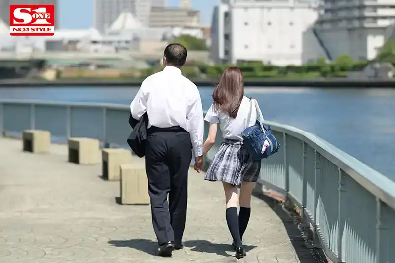 SONE-076 學生是一個淫蕩的妹子，放學後不穿內褲胸罩來見班主任。未步奈奈的劇照10