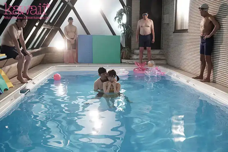 CAWD-625   男子從泳池裏出來後，將精液倒入泳裝女孩體內。輪奸與溼透的陰道 鬆岡美桜
的劇照9