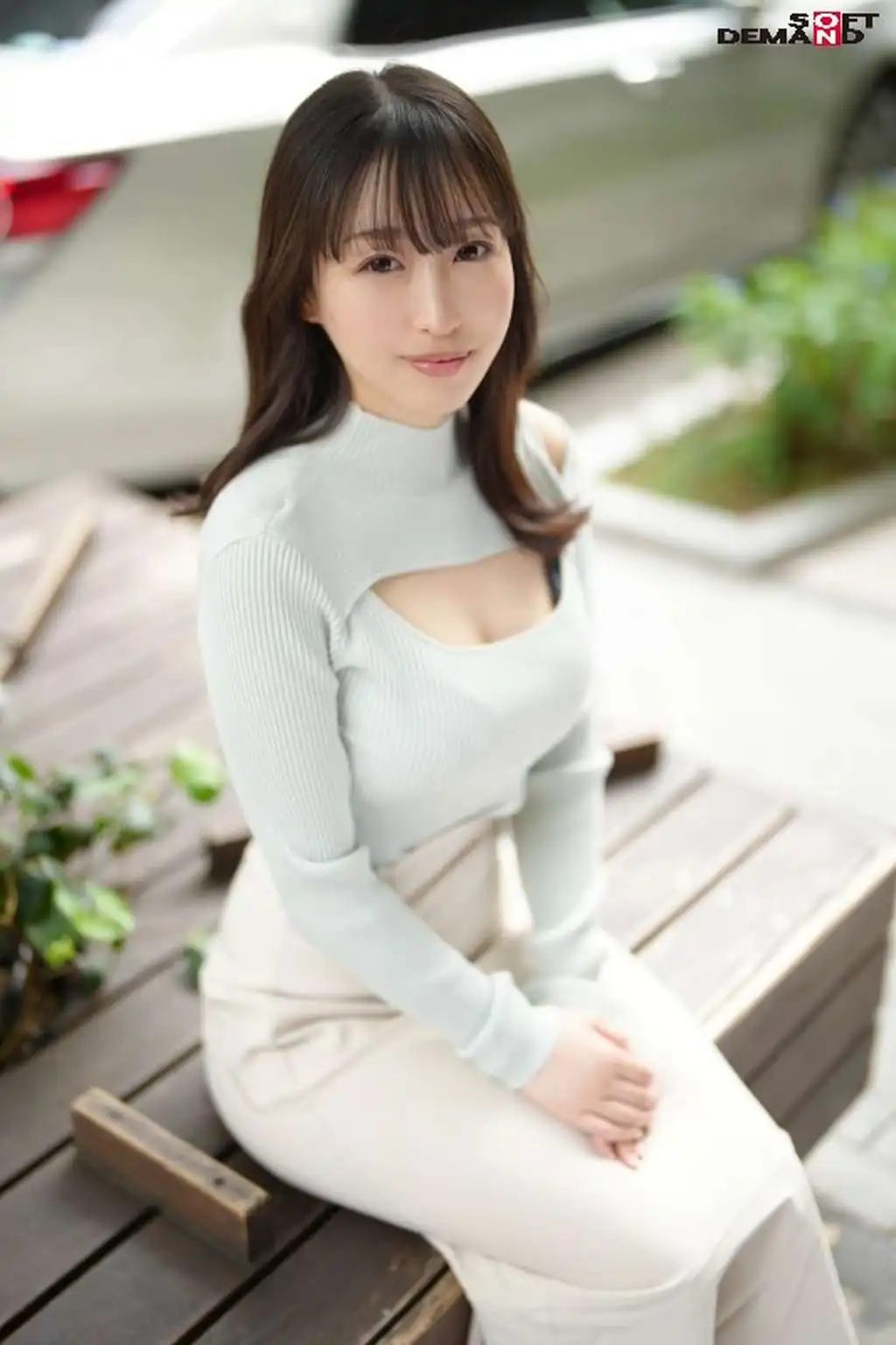MOGI-129 【第一炮】G罩杯美女巨乳曲線家庭餐廳店員擁有從衣服上無法想象的絕美身材喜歡微醉性愛，性欲旺盛時就摸自己的身體， 20歲，喜歡看素人AV
的劇照1
