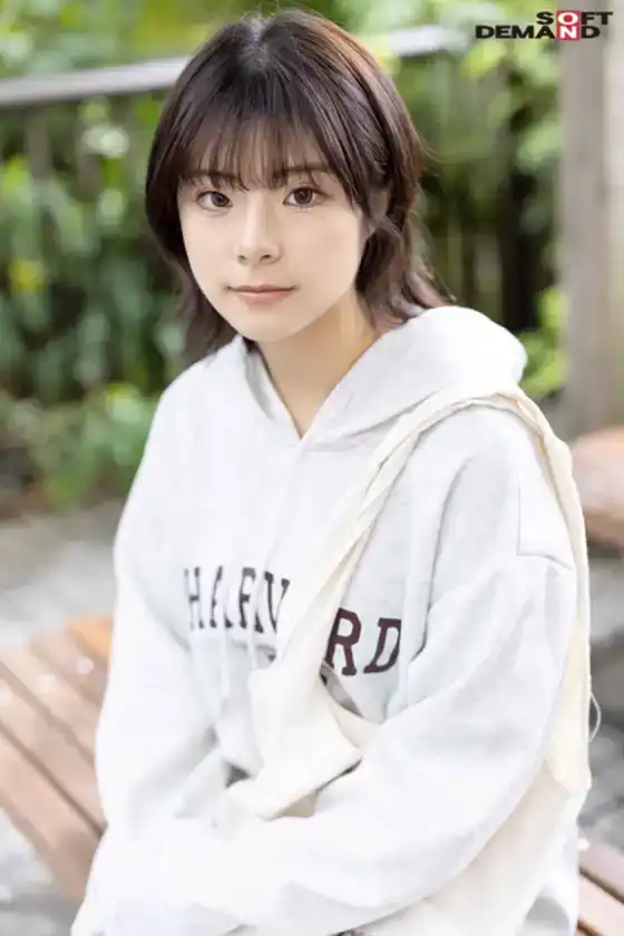 MOGI-132 【第一槍】在西餐廳打工的女大學生，經驗不足卻對情色感興趣的神奇美少女，顏值好，性格好，作風好，性覺醒是在什麼時候她在智慧型手機上看到了魔鏡的問題。有一天，18歲的劇照2