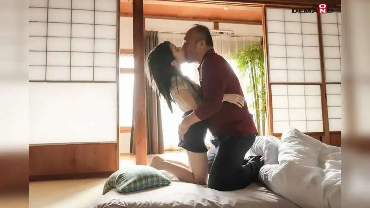 SDMF-047 爲了從一個不良少年手中挽回我，爸爸每天都會拍下在女兒陰道裏射精的視頻並發給不良少年 ~ 綾瀬もか的劇照14