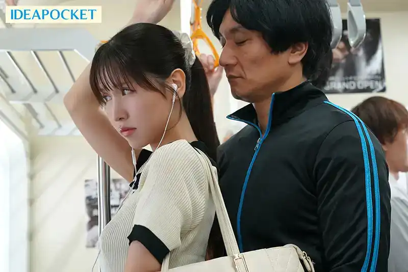 IPZZ-248 中出猥褻列車 ~ 女大學生桜空桃在無法發出聲音的封閉房間裏被強暴，被輪奸，被中出的劇照12