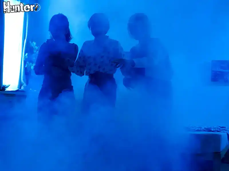 HUBLK-008 催情氣體強制飛濺發情空間～突然出現的3個可愛大奶子繼妹，被鎖在充滿催情氣體的房間裏強迫發情～的劇照14