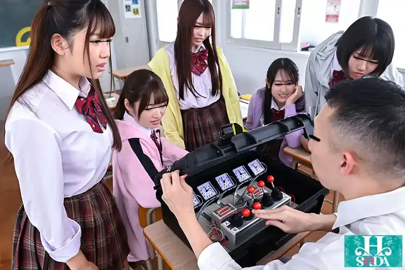 HSODA-015 時間停止。你可以隨時使時間停止下來，做任何事情，學校裏的美少女都是你的玩物了。。。。。的劇照12