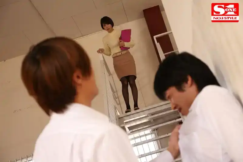SSNI-180 已婚女教師葵司遭全體學生輪奸的劇照10