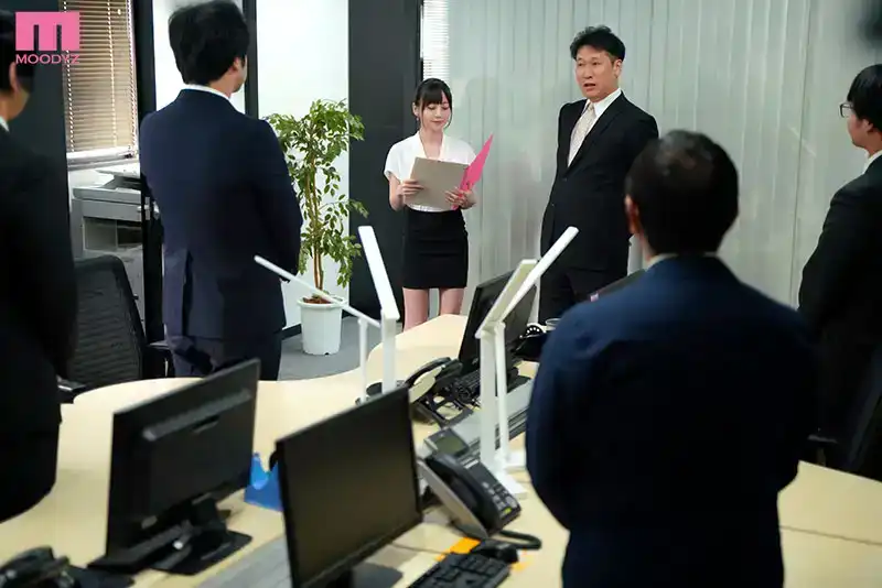 MIDV-683 吃完飯就去開房 剛創業的小老板在酒店裏狂操小惡魔祕書 ~ 七澤美亞的劇照12