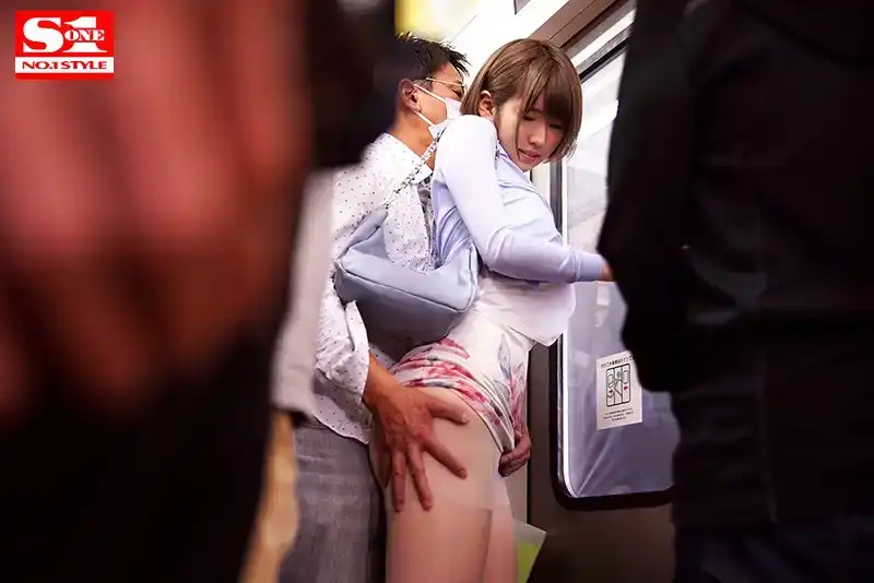 SSNI-185 J罩杯女大學生鬆本菜奈実，被強迫、被控制、在擁擠的猥褻車裏不斷被摩擦、擠壓大奶子，直到射精。的劇照2