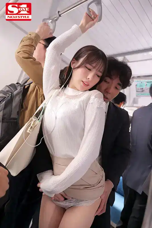 SONE-187 一名安靜的音樂學院女學生成爲了電車癡漢的目標，無法停止因爲比恐懼更多的快樂而高潮。黒島玲衣的劇照12