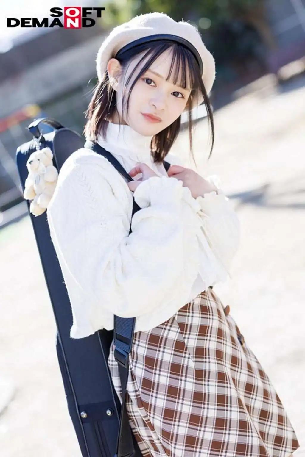 MOGI-134 有着八重齒的可愛小胸女大學生，愛好是小提琴，147釐米的娃娃臉，想舔她的乳頭 ~ 紬希ゆら的劇照2