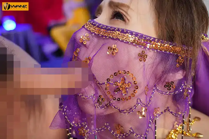 WAAA-372 脫衣舞俱樂部的頭牌竟然是我那個嚴厲的女老板 ~ JULIA的劇照8