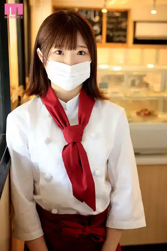 MIFD-485 新人報到 在二星級餐廳實習的新晉糕點師素人女孩，性欲強烈，摘下面具，露出乳房中出中出AV出道！！的劇照10