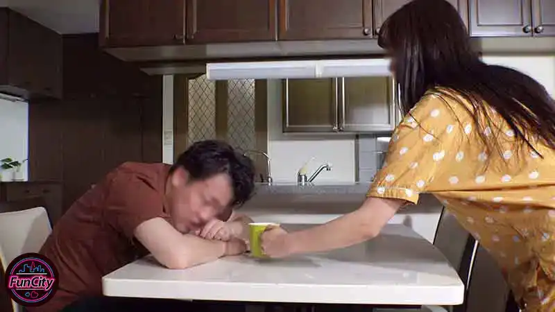 FJIN-021 邪惡的美容院 我愛上了一個美麗的女人，她用 1 釐米的布摩擦她的大屁股來誘惑和挑逗我......南條みや子的劇照18