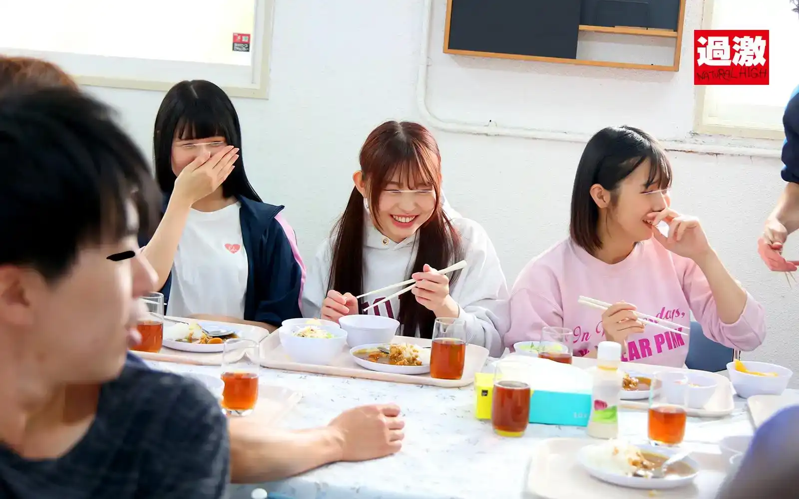 NHDTB-913 被前輩強行操後……訓練營裏的一羣鬣狗，女孩被包圍，針對她的弱點，不斷被吸吮和內射的劇照13