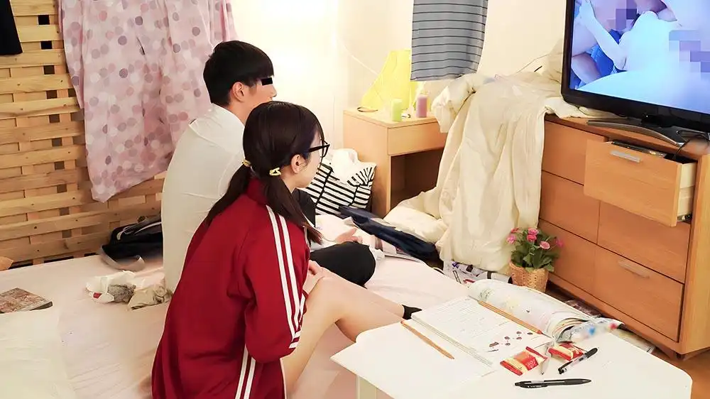 MFT-015 去一個內向的大奶女同學家裏一起看AV，爲了滿足她的願望，被迫發生性關系的劇照14