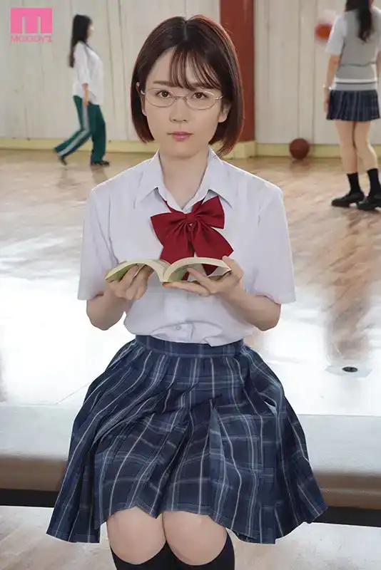MIDV-718 我的同學是喜歡在學校裏穿着淫蕩的COSPLAY服裝晃來晃去的水卜櫻的劇照10