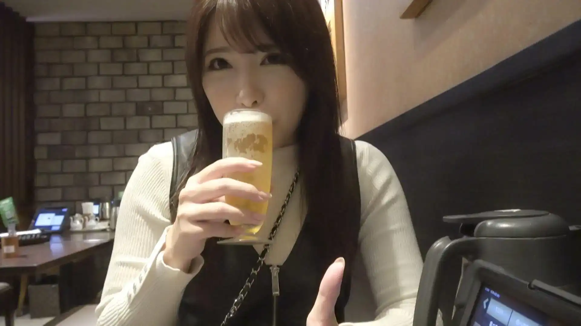 KANO-037 與 G 罩杯中出色情女孩七碧乃蒼醬在酒店裏的恩愛之夜的劇照3
